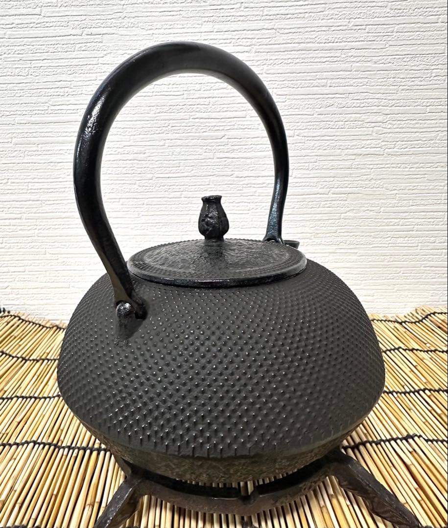 未使用、タグ付　南部秀山 佐藤 勝弘作　１５型アラレ　鉄瓶　南部鉄瓶　南部鉄器