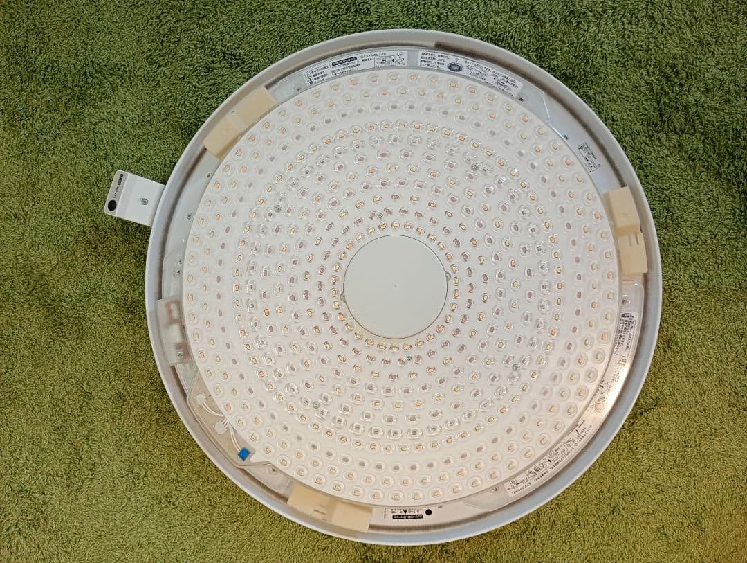 【お部屋の模様替えに！】HITACHI LEDシーリングライト