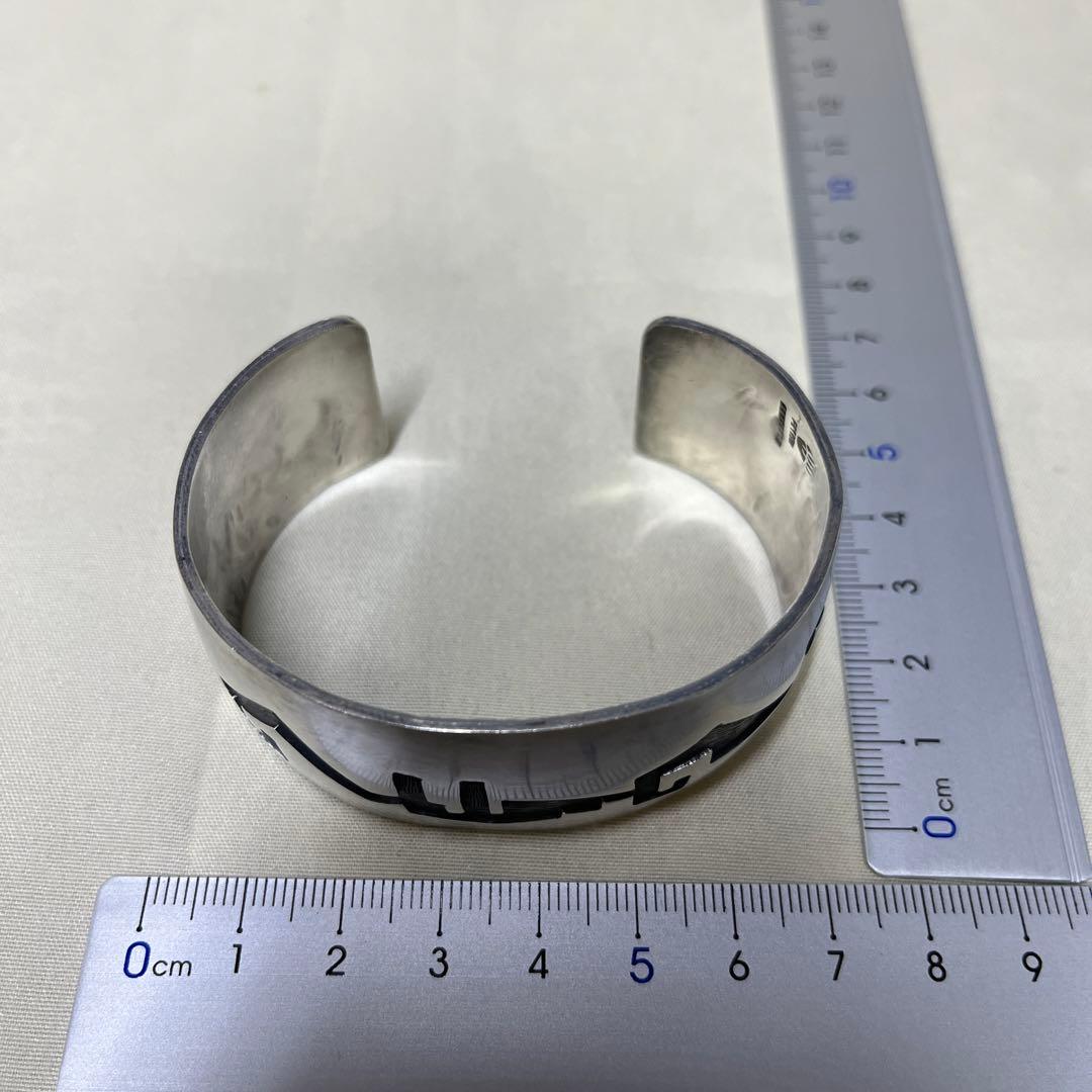 シルバー 幾何学模様 カフブレスレット