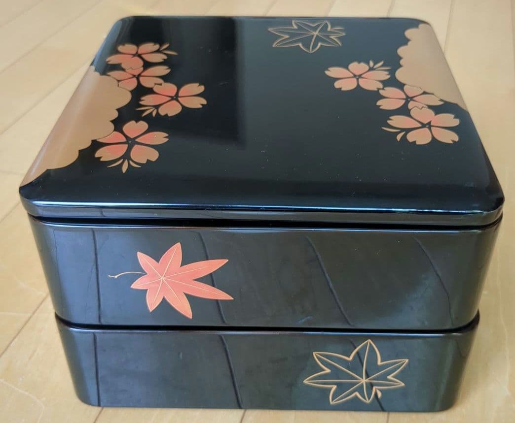 【輪島塗り　重箱】うるし塗装　天然木　地の粉漆下地　二段重箱　桜