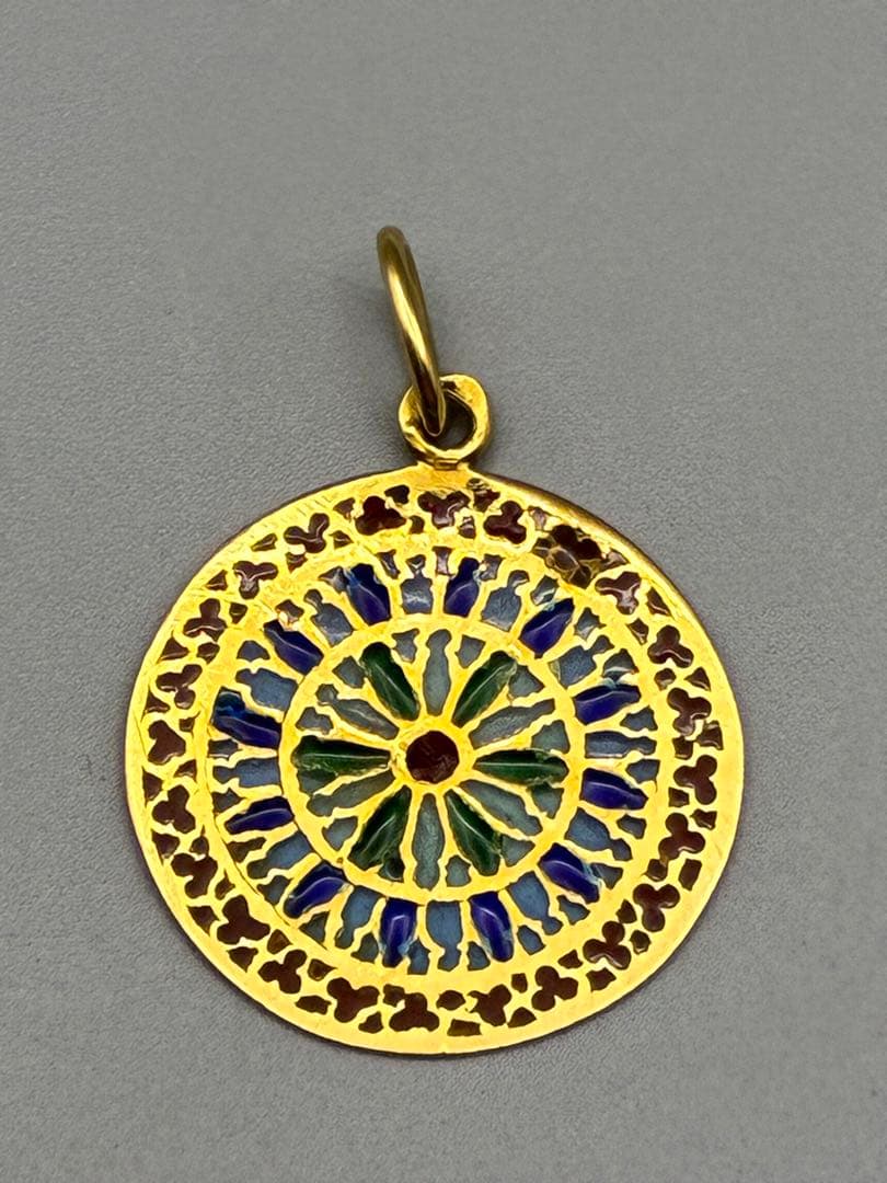 せりな⭐️ ノートルダム聖堂　ペンダント　レディース　k18