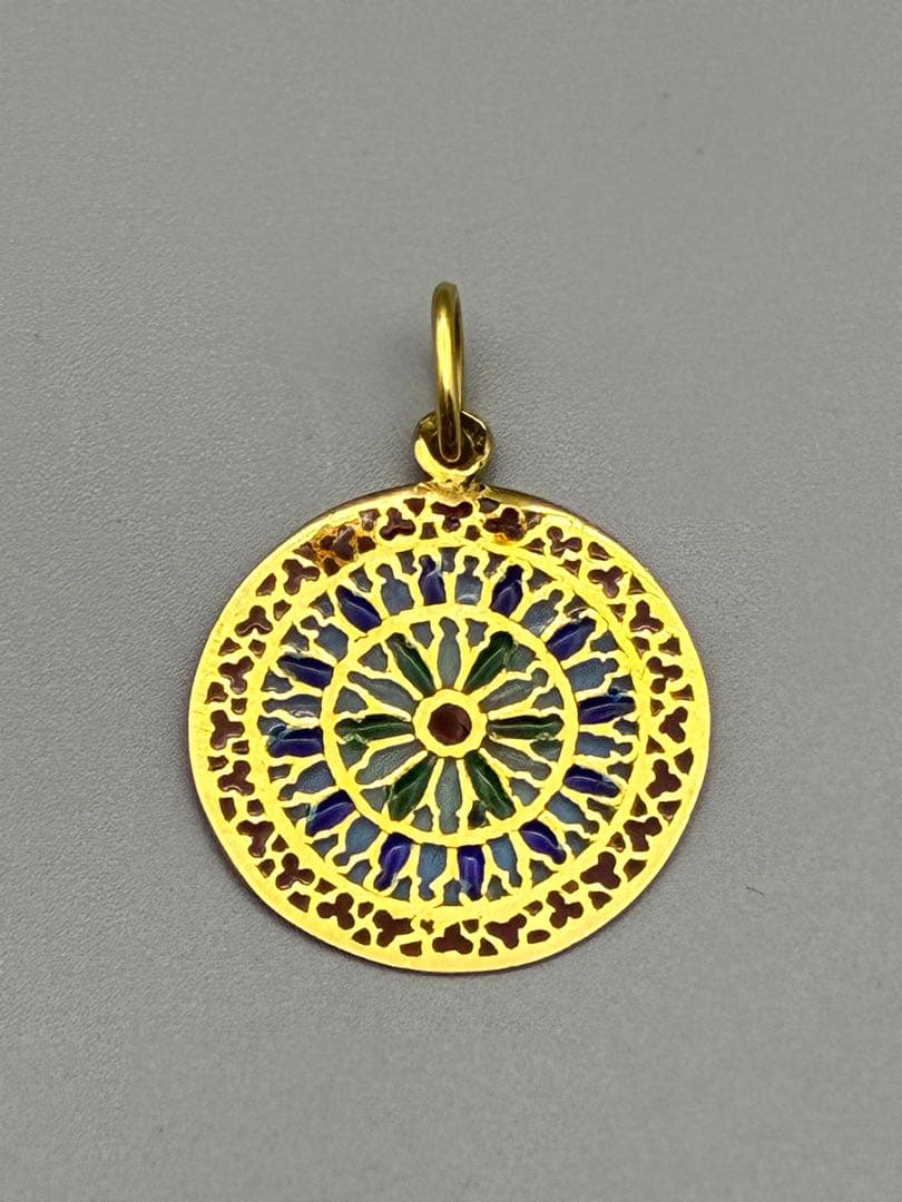 せりな⭐️ ノートルダム聖堂　ペンダント　レディース　k18