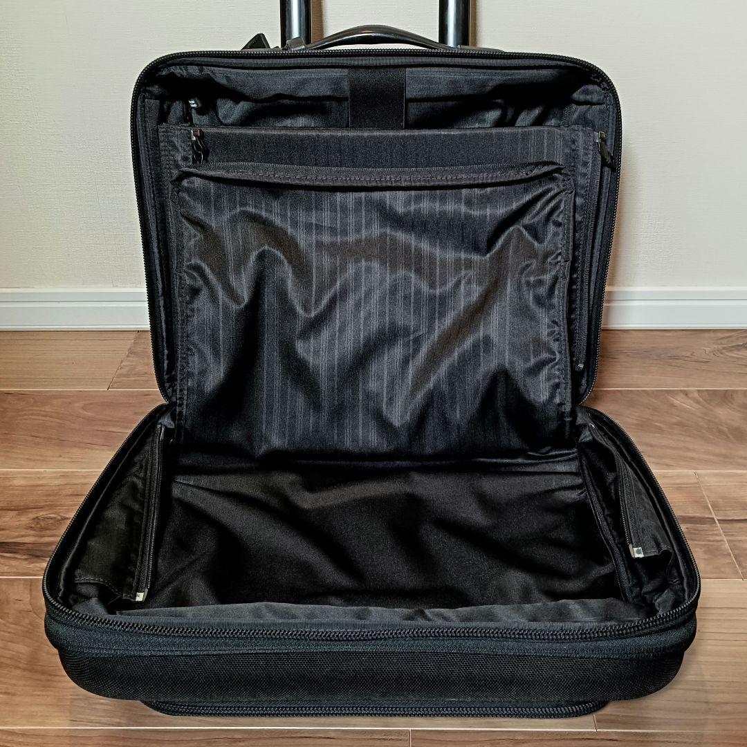 TUMI コンパクト エキスパンダブル ホィールド ブリーフ 機内持込可 黒