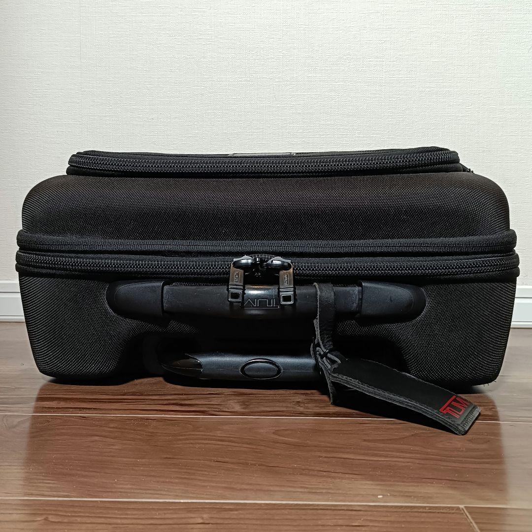 TUMI コンパクト エキスパンダブル ホィールド ブリーフ 機内持込可 黒