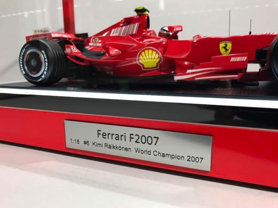 （I）1/18 フェラーリ F2007 ×LED照明付きアクリルケース