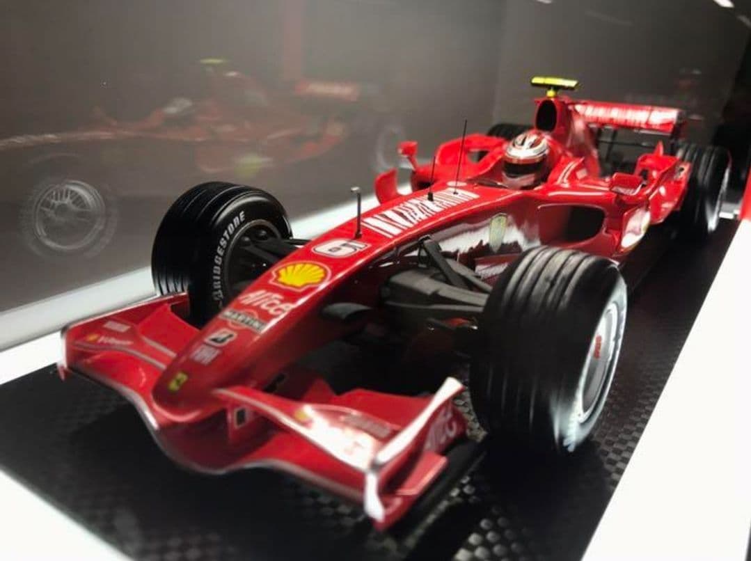 （I）1/18 フェラーリ F2007 ×LED照明付きアクリルケース