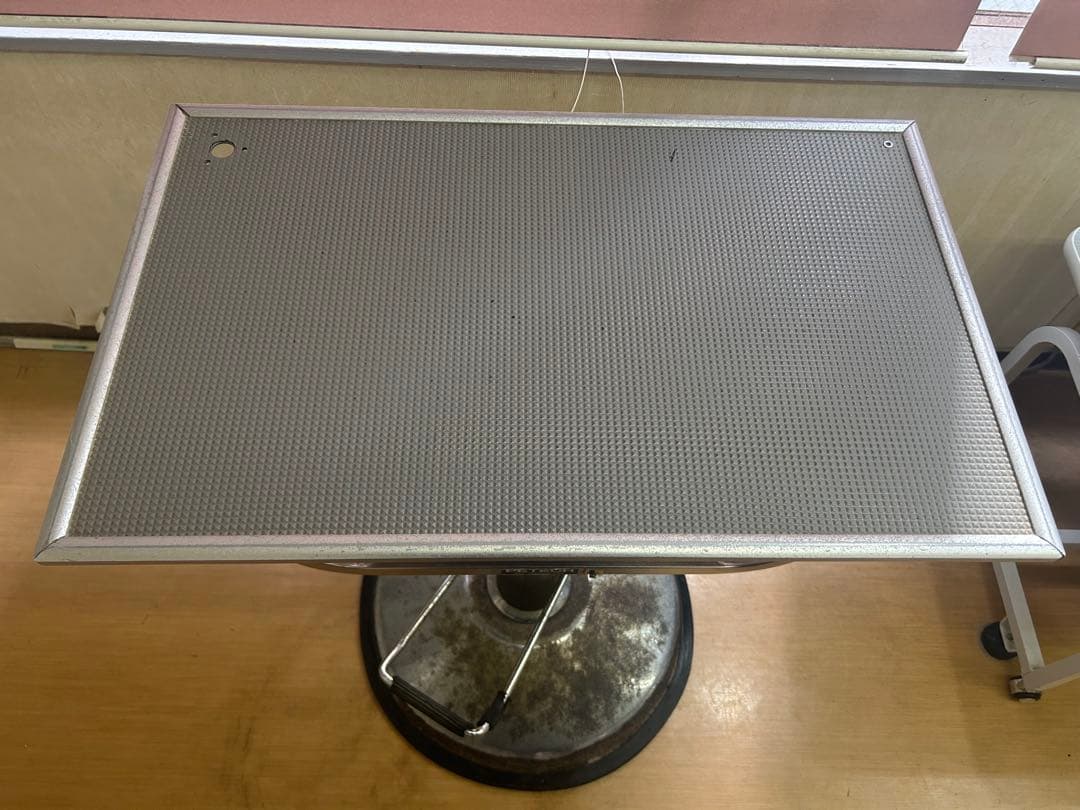 油圧式トリミングテーブル