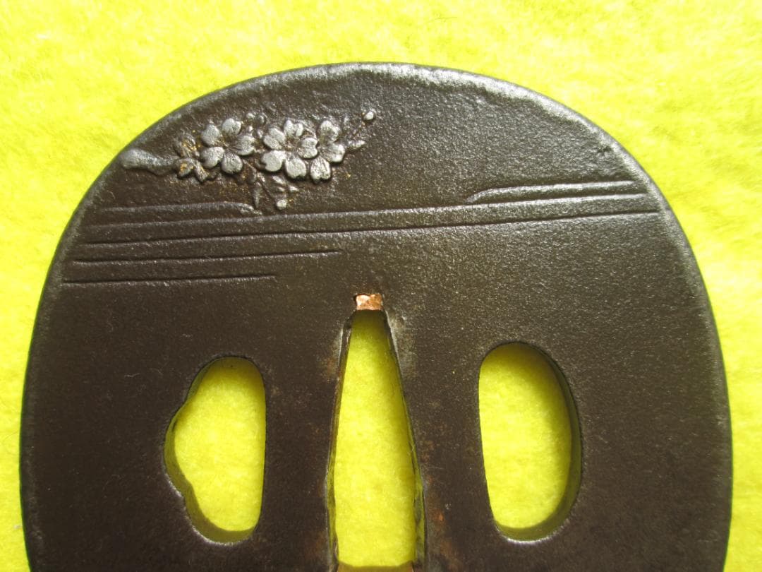 江戸期作　鍛鉄撫で四角形鍔　象嵌　責金　桜満開に馬の図　音色抜群