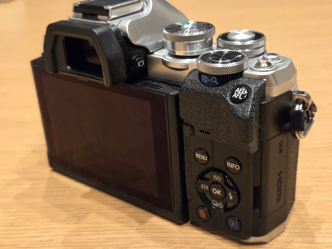 【超美品】オリンパスOM-D E-M10 Mark IV EZダブルズームキット