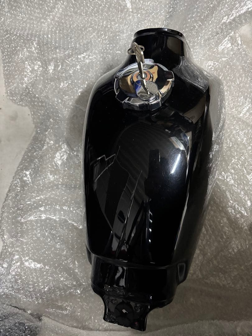 FTR223 黒タンク クロームキャップ付き　最終値下げ