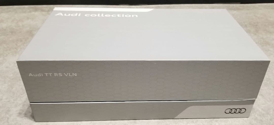 【激レア】1/18 スパーク　ディーラー特注　AUDI TTRS 2011