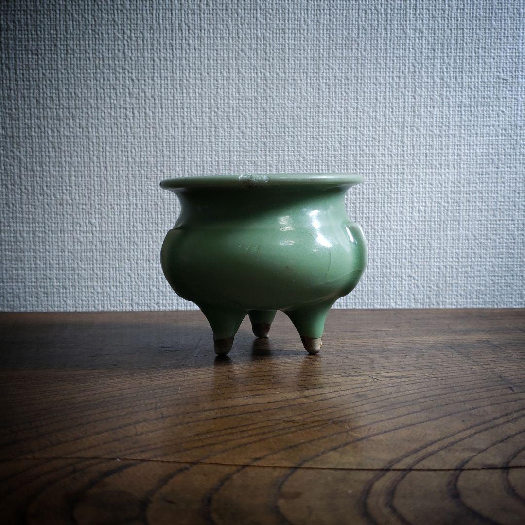 中国 唐物 青磁 三足 袴腰 香炉 訳あり ニュウ 銘なし