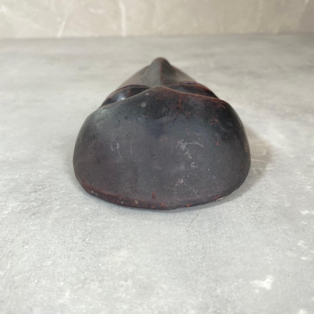 アフリカ工芸品　コートジボワールのマスク　ルーブル型取り工房、9 x 17 cm