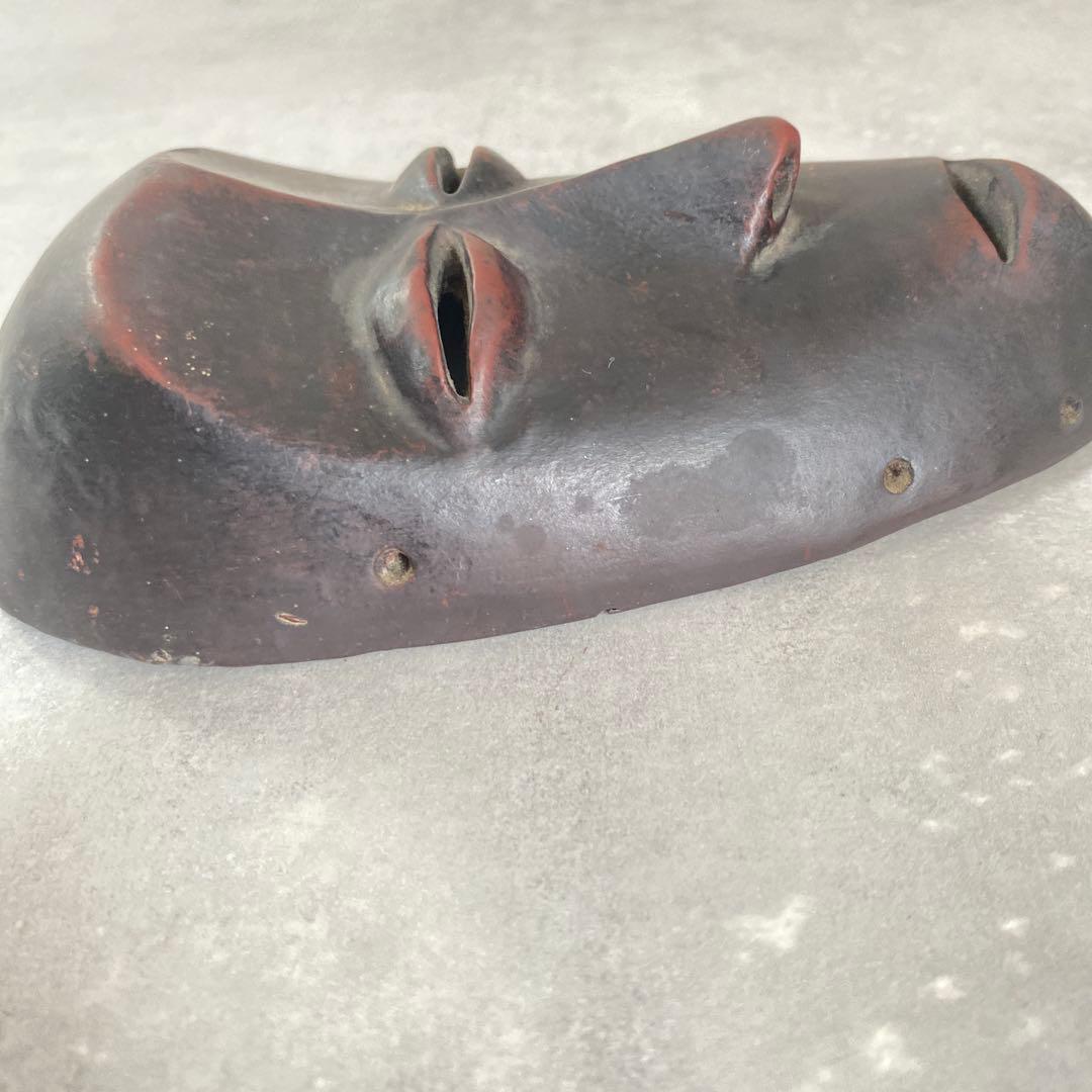 アフリカ工芸品　コートジボワールのマスク　ルーブル型取り工房、9 x 17 cm