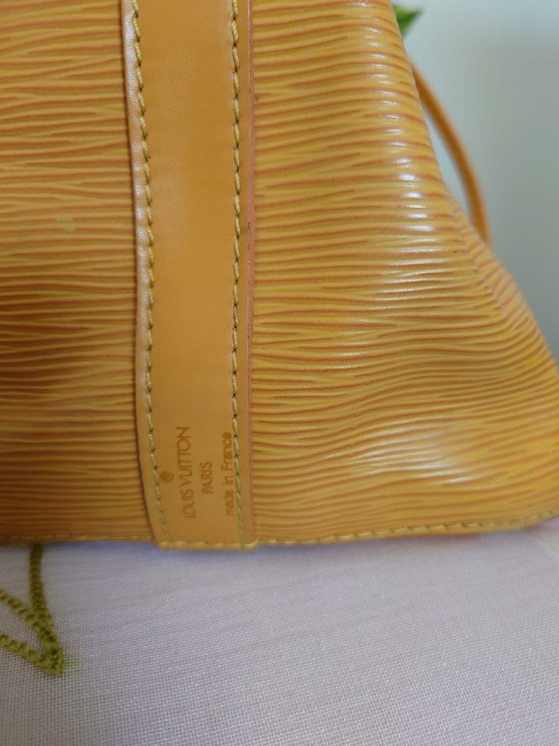 ルイヴィトンLouis Vuitton プチノエ　イエロー