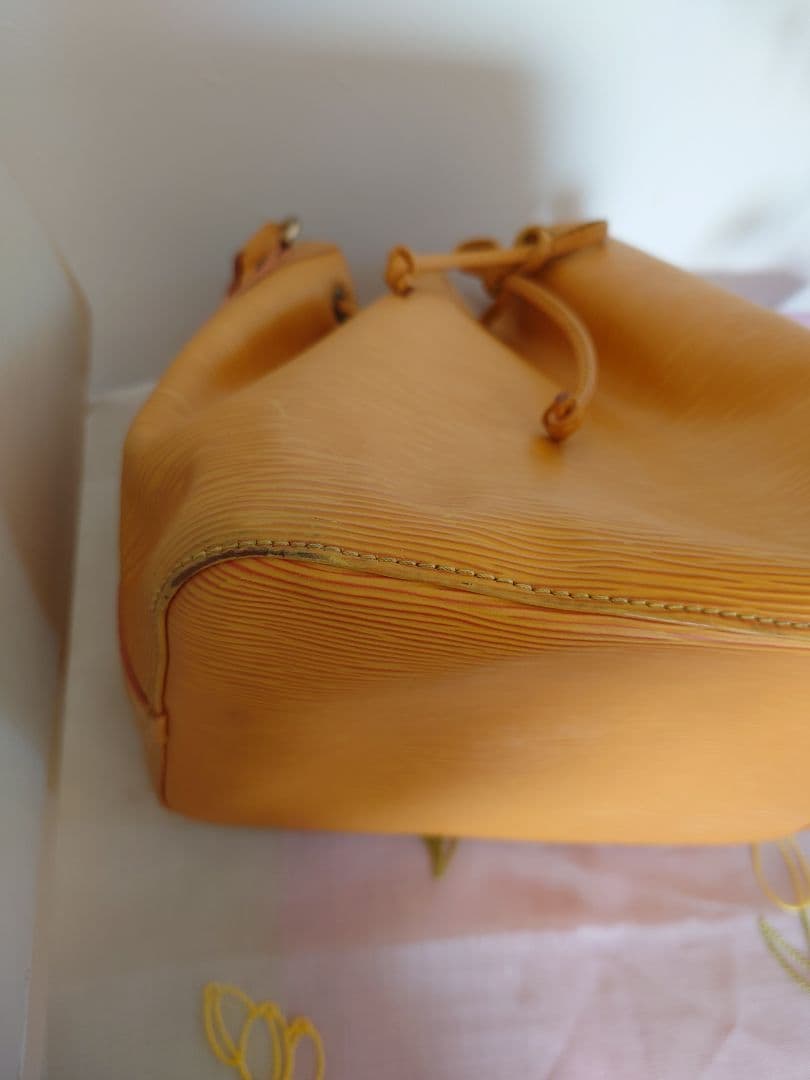 ルイヴィトンLouis Vuitton プチノエ　イエロー