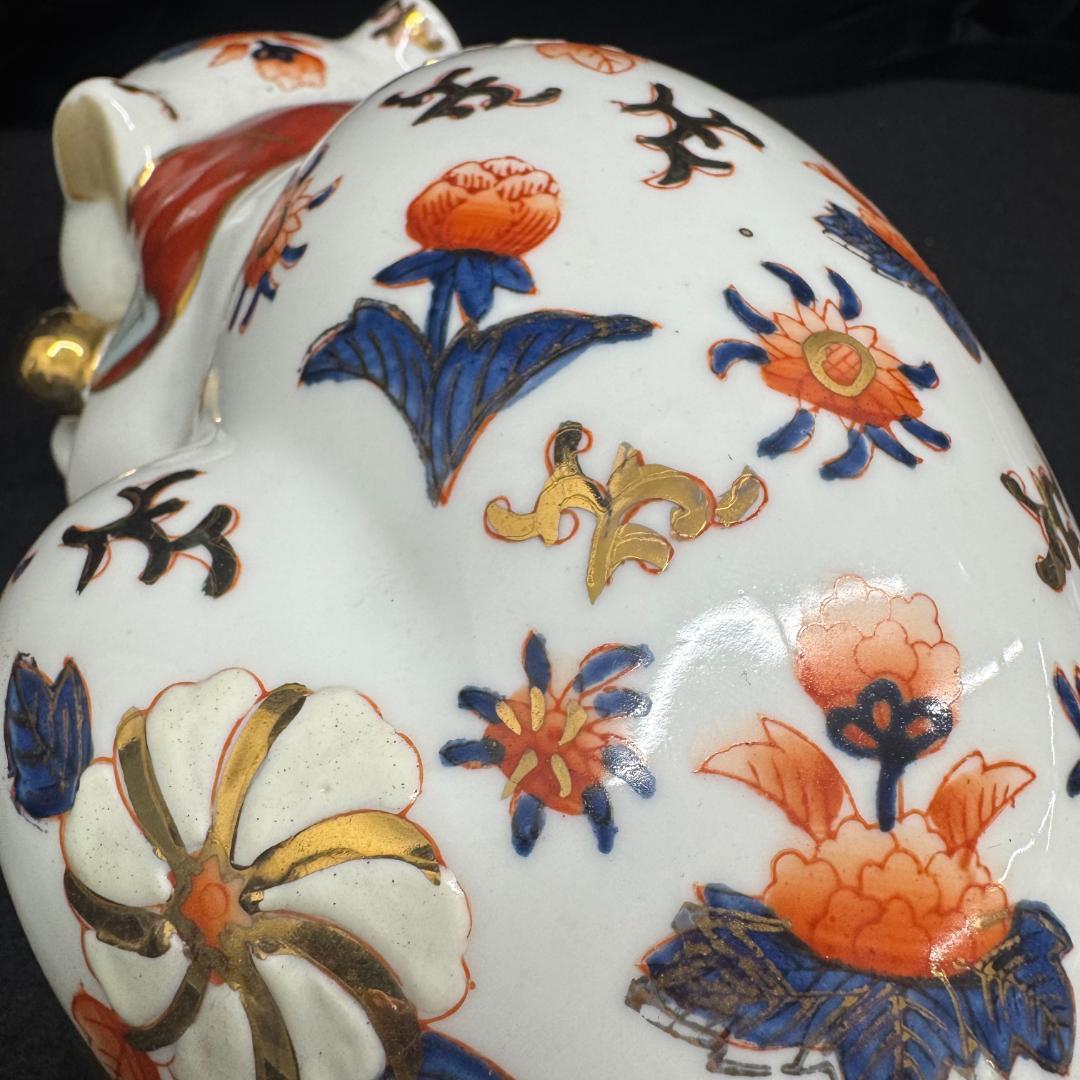 古伊万里 染錦 眠り猫 金彩色絵 猫 置物 招き猫 縁起物 24cm