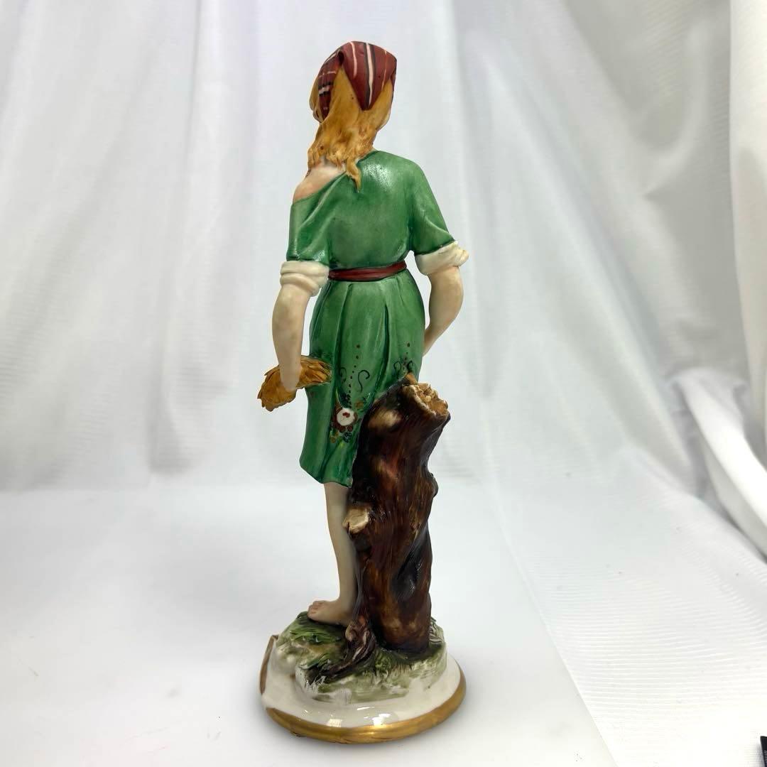 イタリア　カポディモンテの磁器人形　窯印　作者印あり