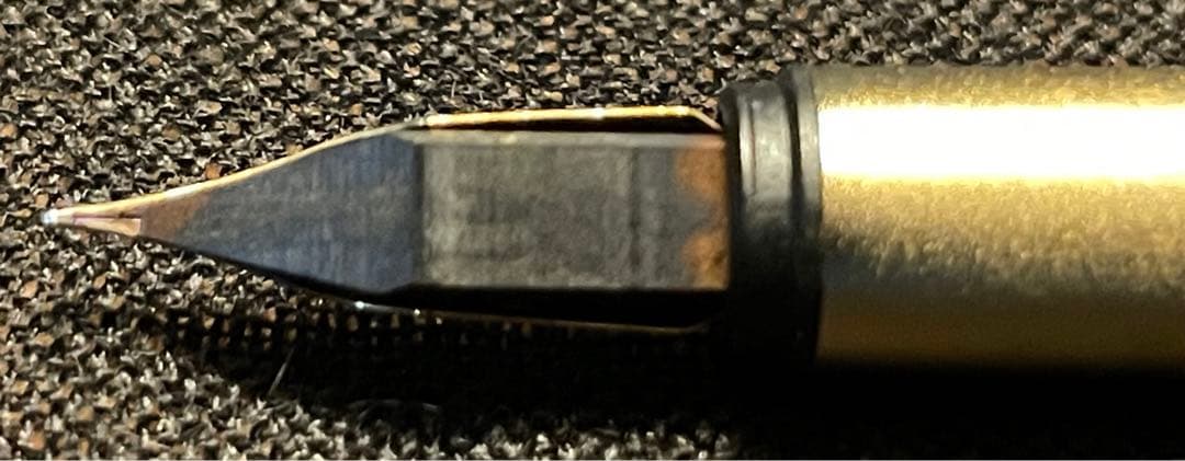 【美品未使用】 箱付き モンブラン ペン先14金万年筆 ノブレスゴールド