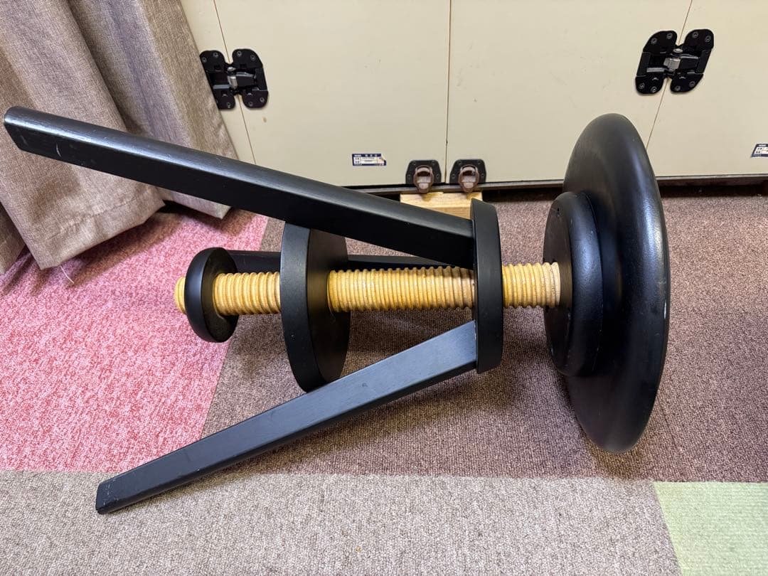 広松木工 スピンスツール 黒い円形クッション