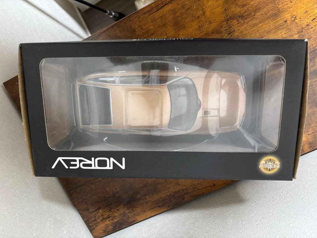 ノレブ　シトロエンCX2000 1/18 ミニカー