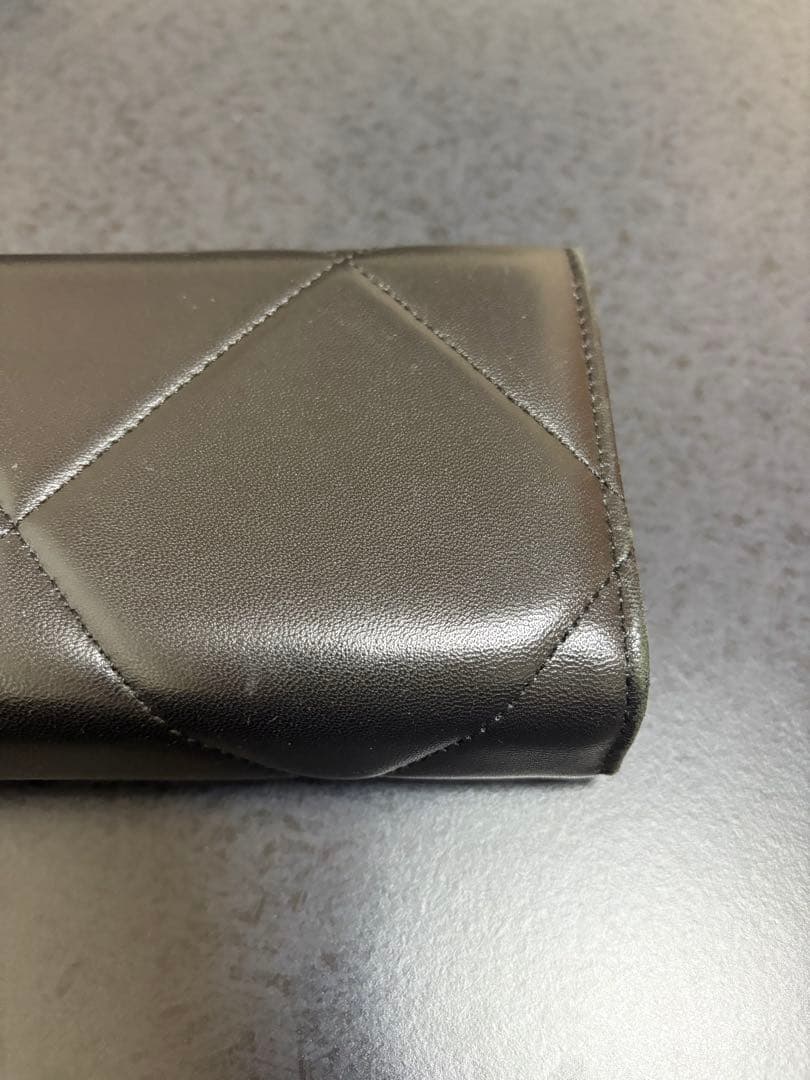 CHANEL 19 ロングフラップウォレット