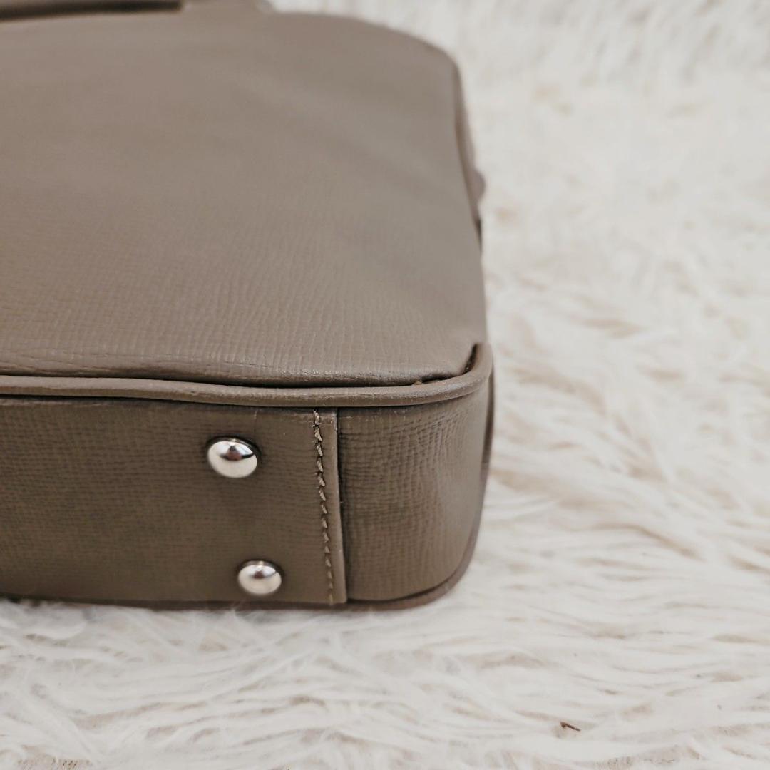 新品 タケオキクチ ビジネスバッグ ブリーフケース レザー A4 ベージュ