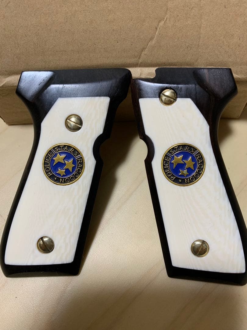 レア物　新品ベレッタ m9用サムライエッジ風　木、特殊樹脂製グリップ　象牙風