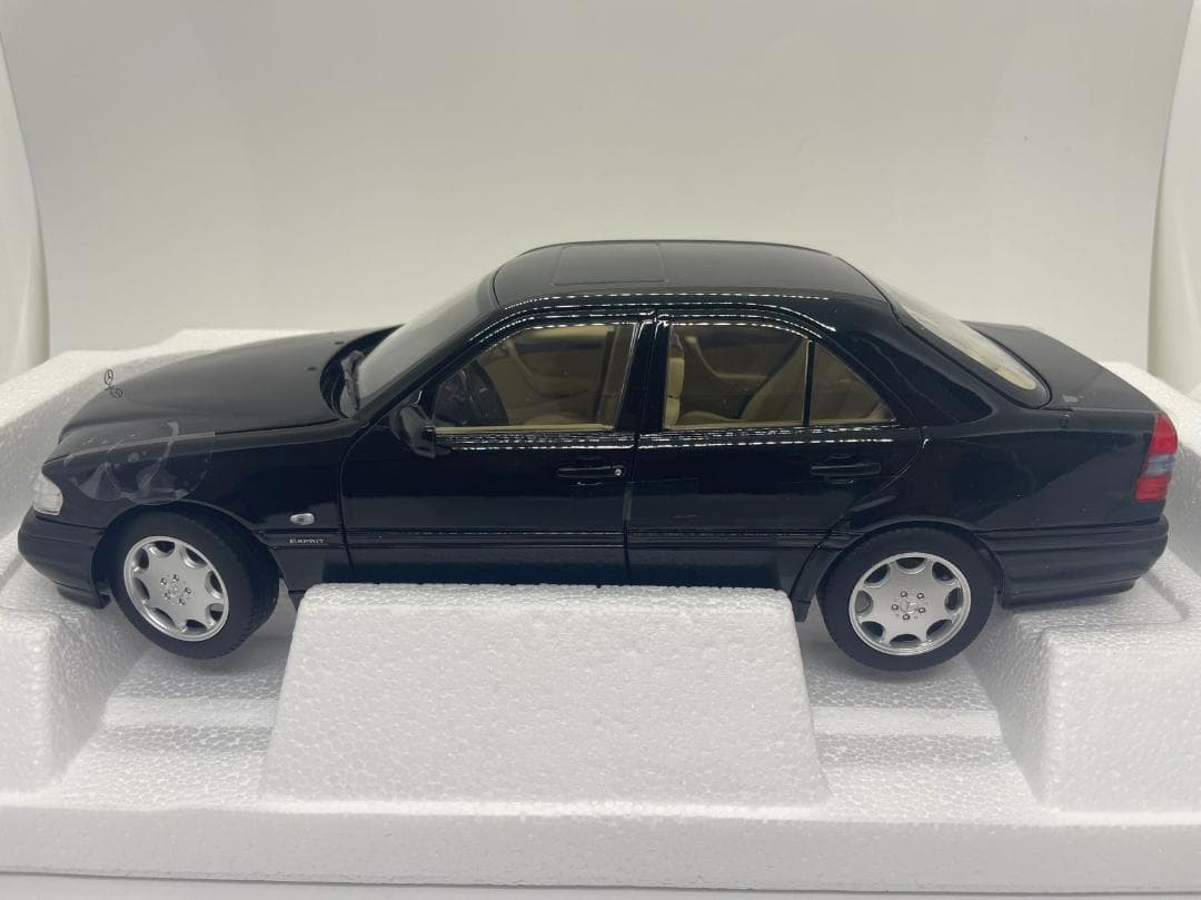 304-042 ノレブ 1/18 メルセデスベンツ C-Class 1997
