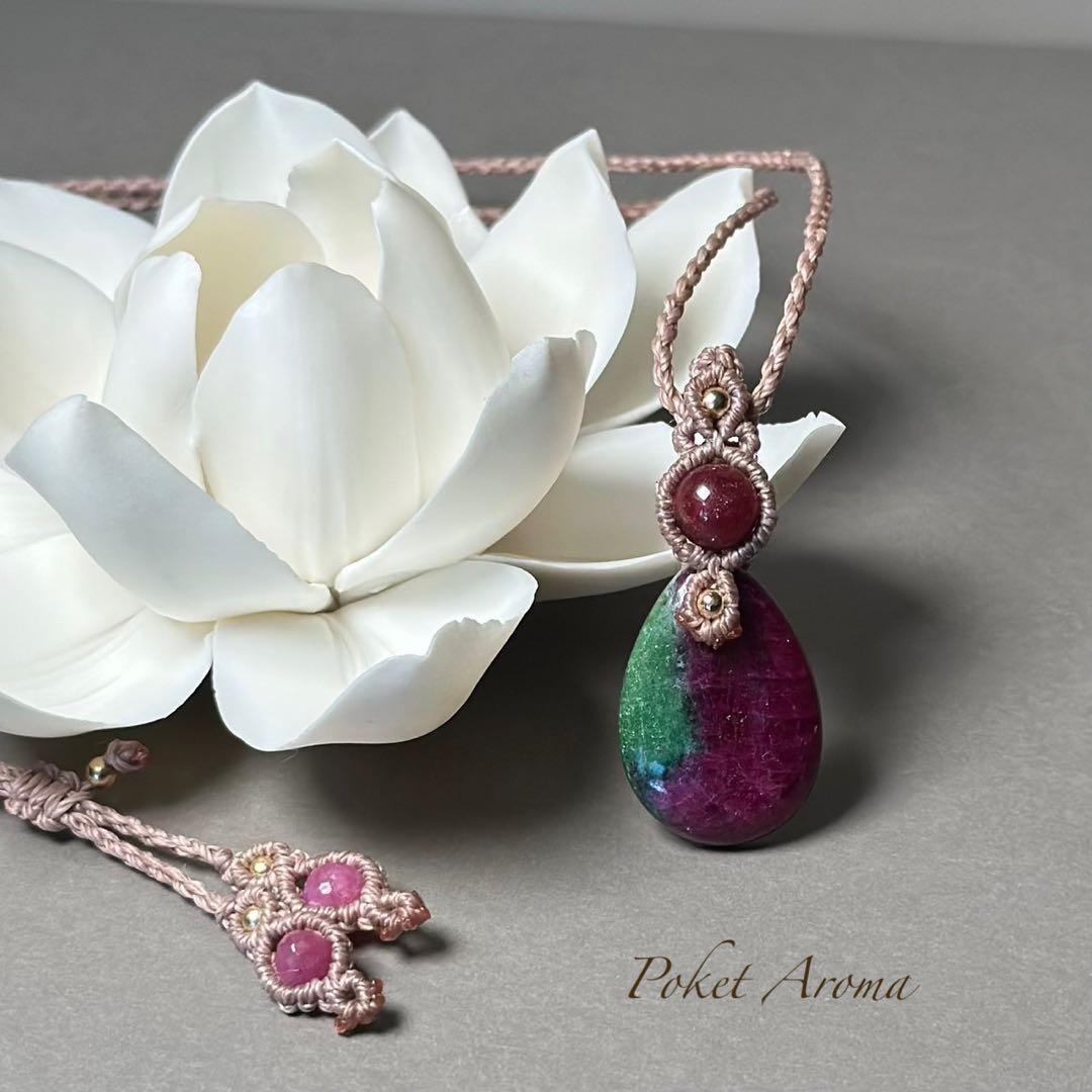 『美衣』ルビーインゾイサイトとルビーのマクラメペンダントネックレス