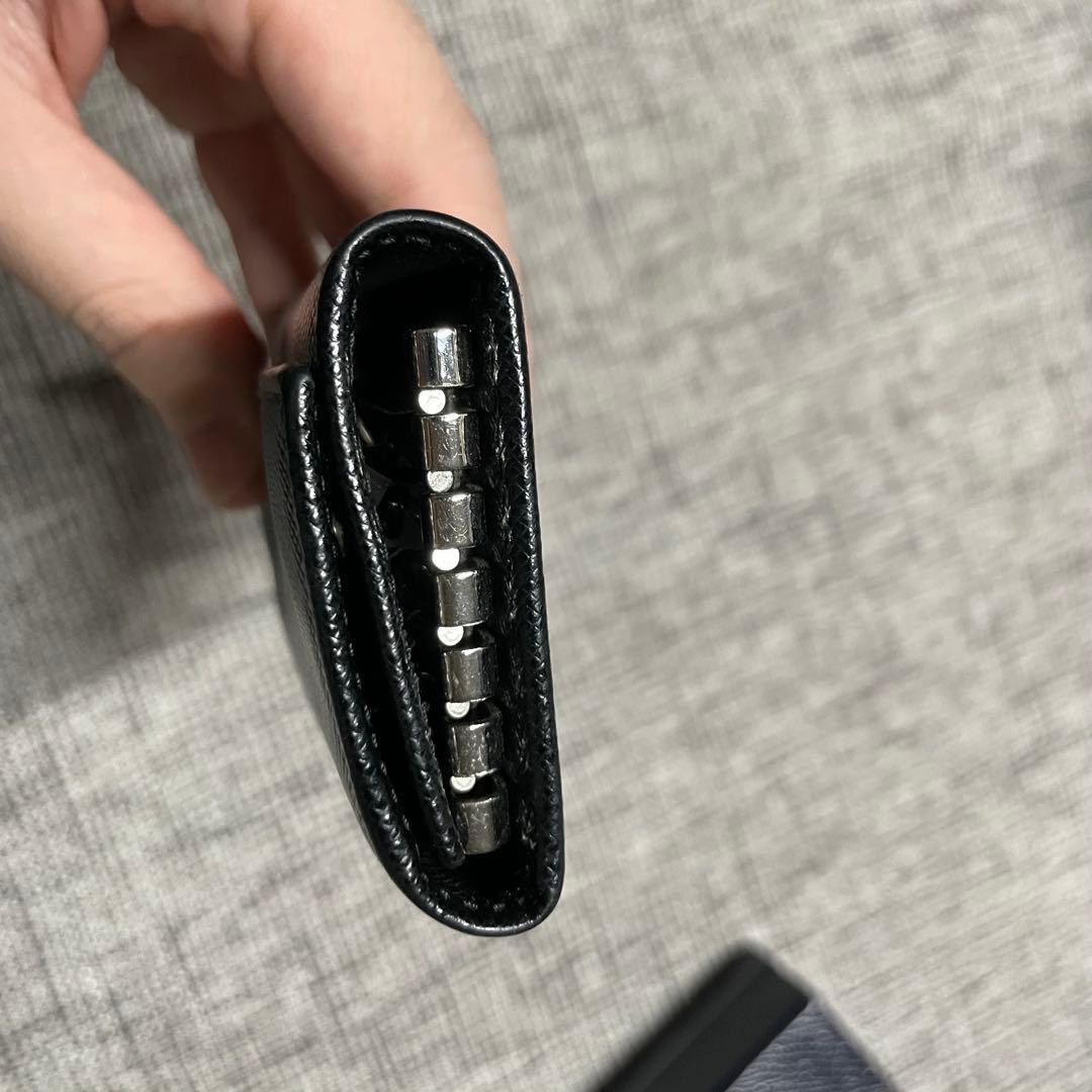 【人気】PRADA キーケース 6連 サフィアーノ レザー 黒
