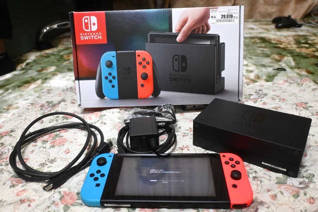 任天堂Switch Joy-Con(L) ネオンブルー/(R) ネオンレッド ②