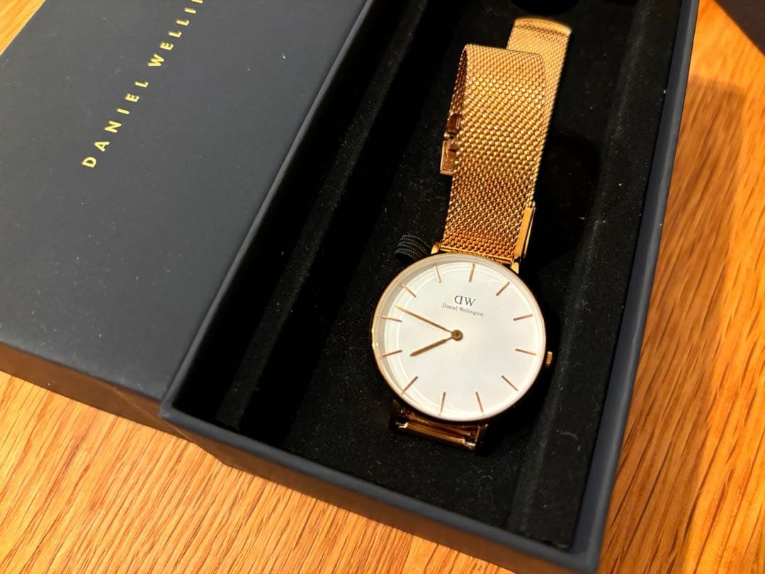 【未使用・美品】Daniel Wellington ゴールドメッシュ腕時計