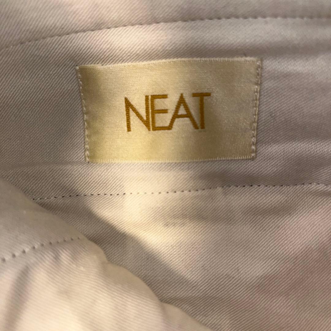 NEAT プリーツ入り チノパン オリーブ