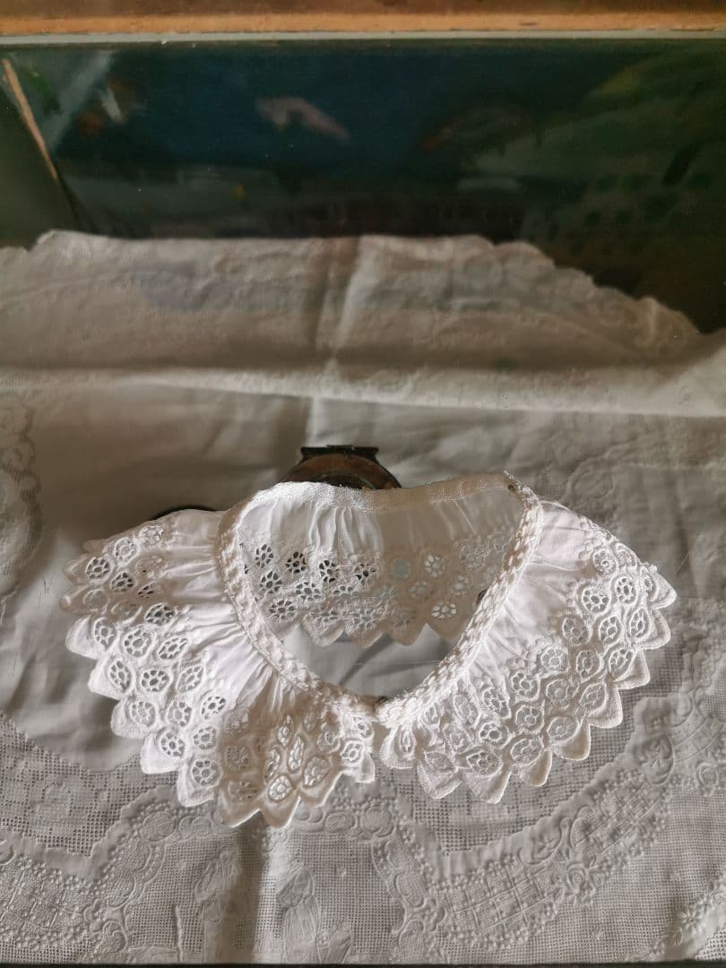 アンティークフランス 透かしと盛上げ手刺繍のガロンレース スカラップトリム付け襟