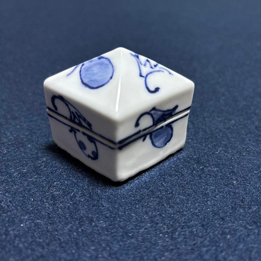 茶道具　染付香合　塗師淡齋　菱形茄子絵