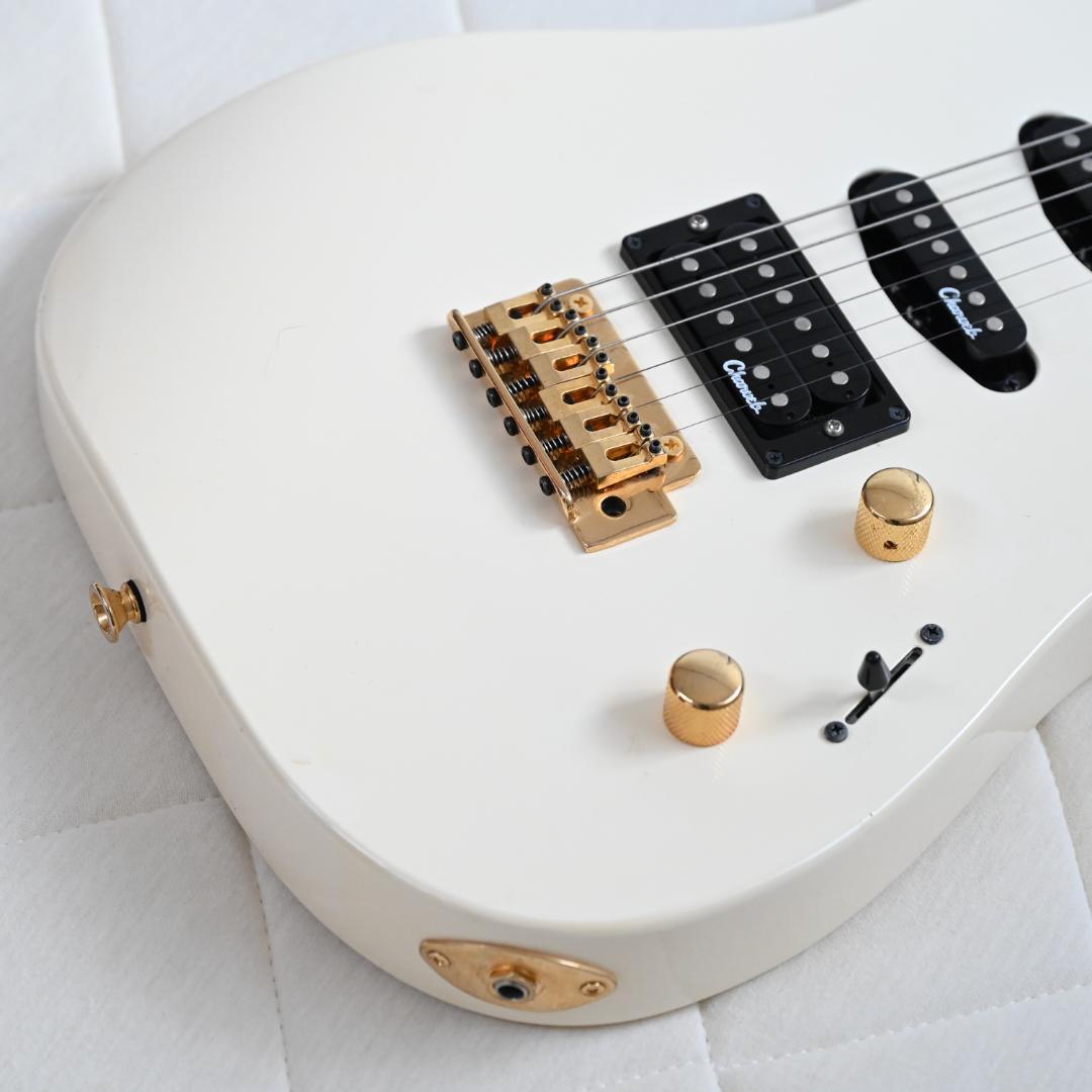 Charvel エレキギター ストラトタイプ ゴールドパーツ 中古 G021
