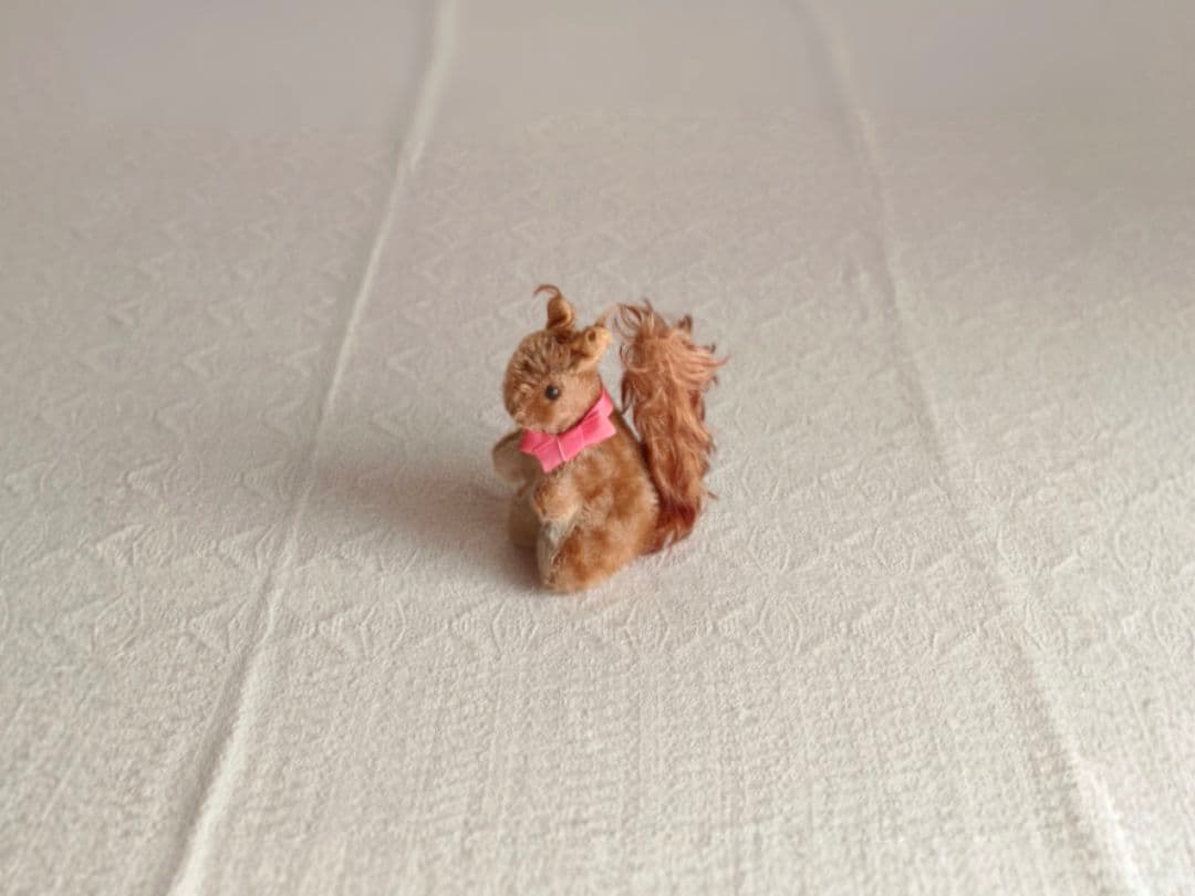 * vintage squirrel ♡ * 可愛い ピンクりぼんの リスさん