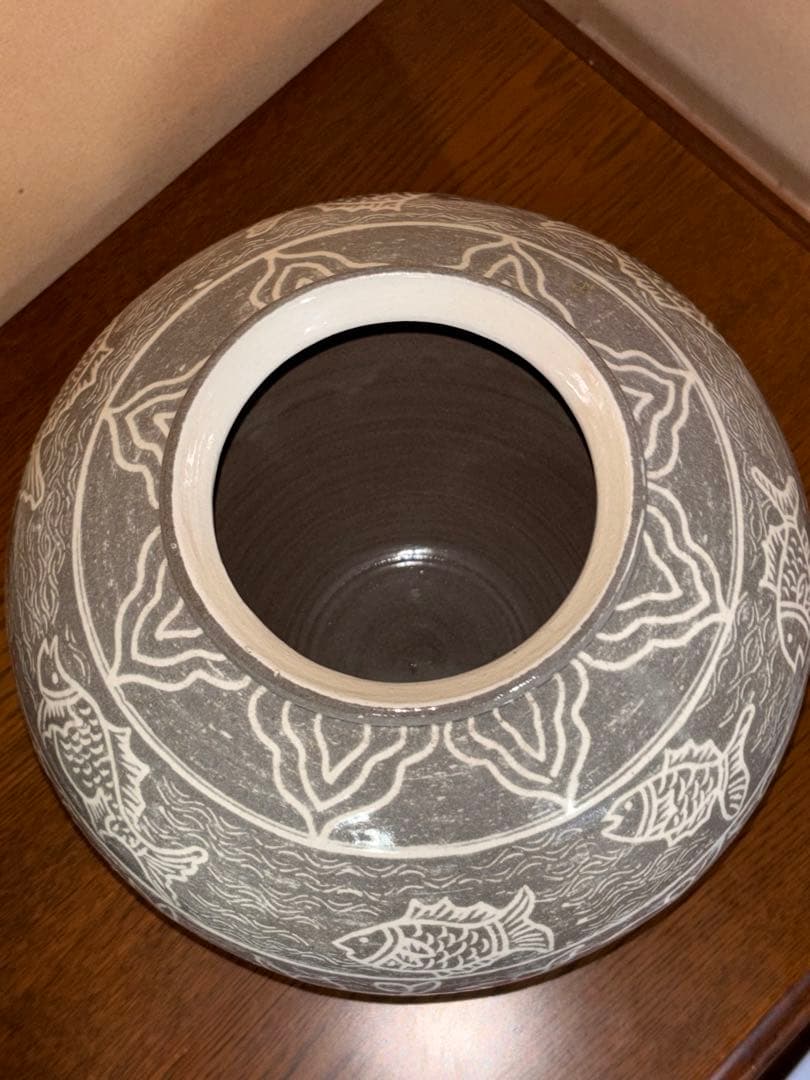 古堂 趙斗彦 掻き落とし 魚文様 大壺 共箱 説明書付き 高麗青磁 美品 宗教