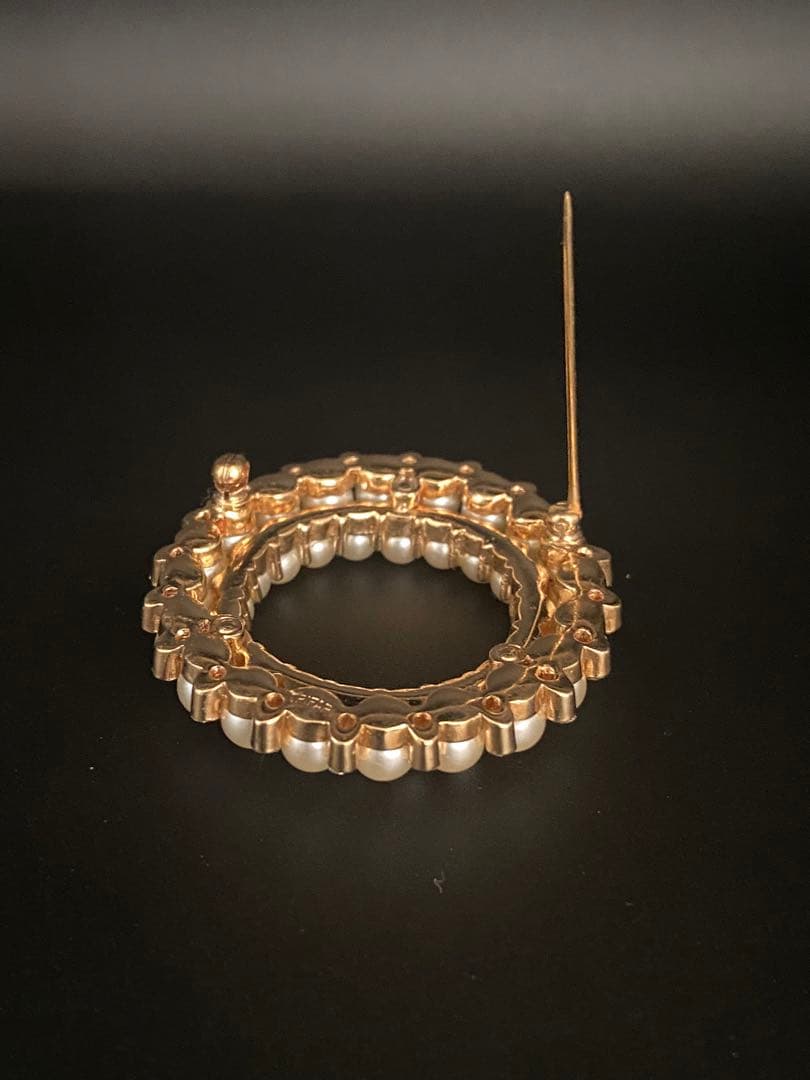 lotuscloud 2513⭐️TRIFARI トリファリヴィンテージブローチ