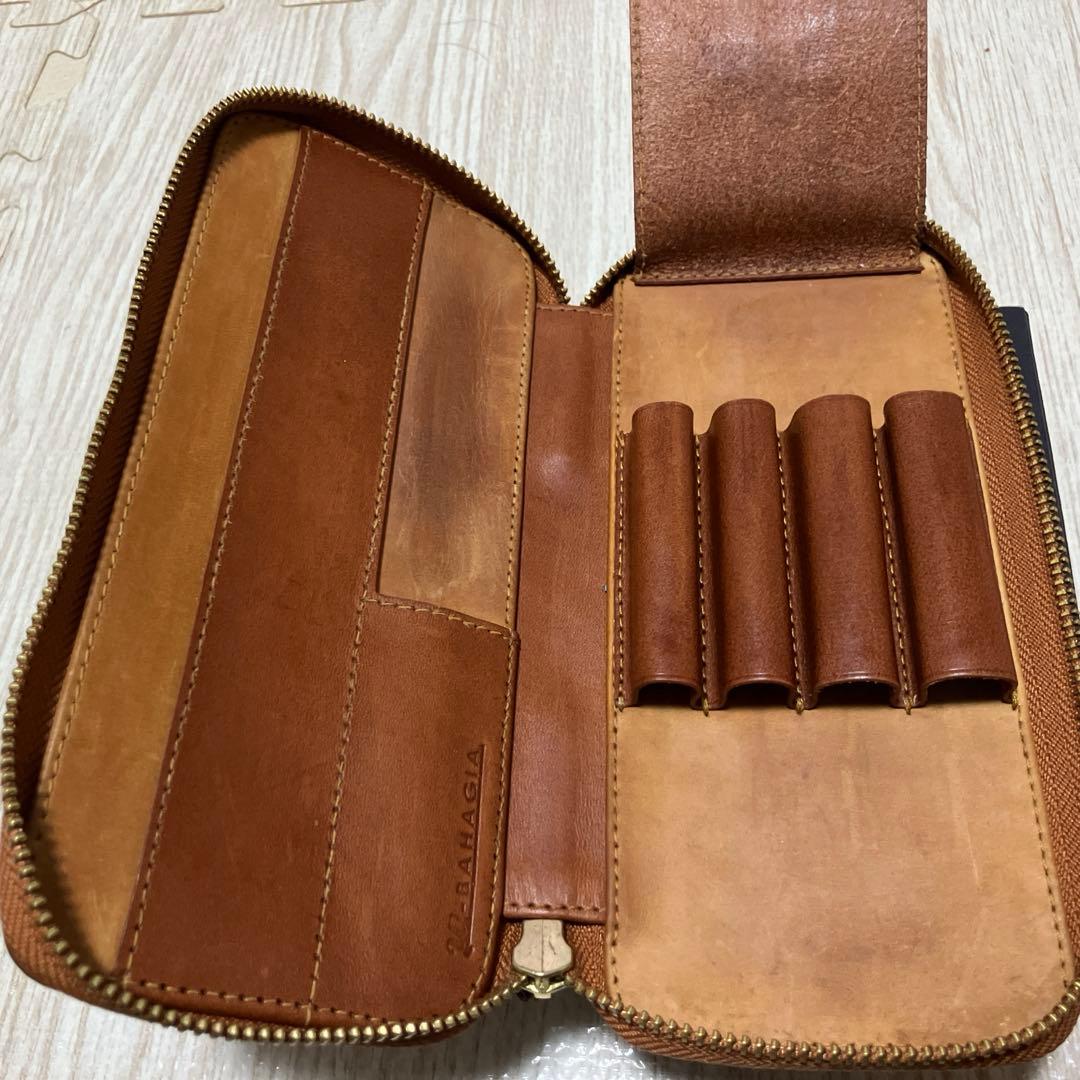 バハギア　ラウンドジップペンケース