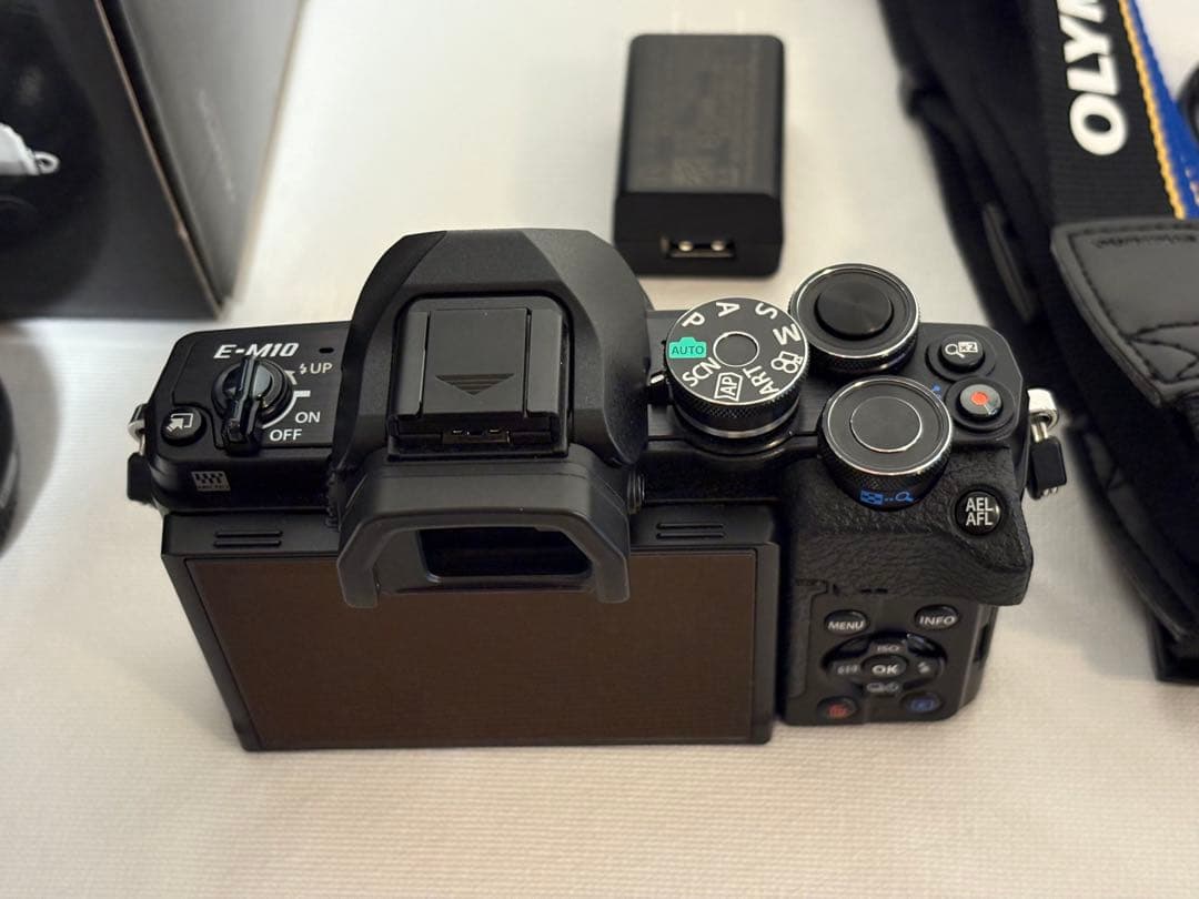 オリンパスOM-D E-M10 Mark IV EZダブルズームキット