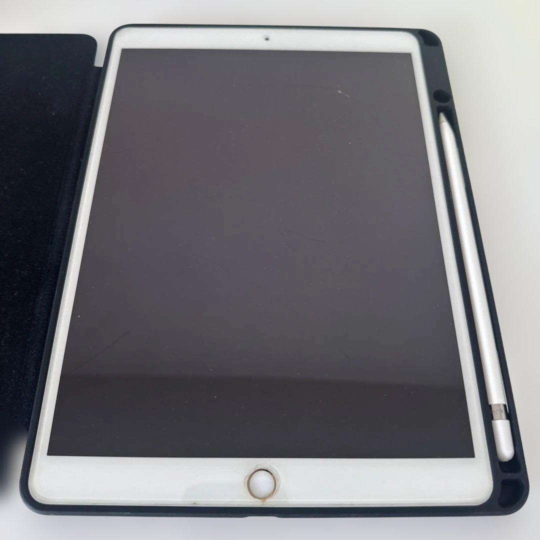 iPad第6世代　apple pencil 付き&スタンドケース