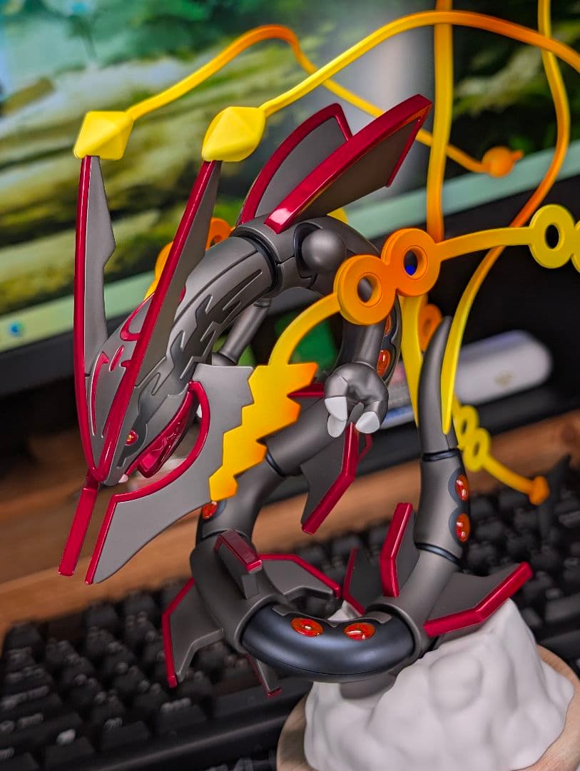 黒いメガレックウザ　全塗装　完成品　ポケプラ