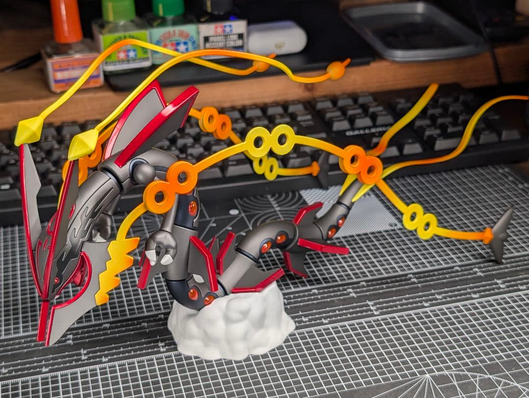 黒いメガレックウザ　全塗装　完成品　ポケプラ