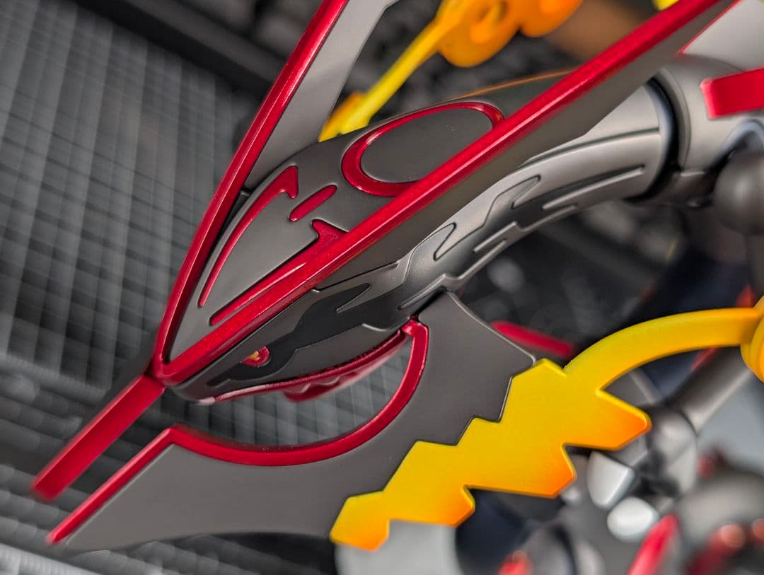 黒いメガレックウザ　全塗装　完成品　ポケプラ