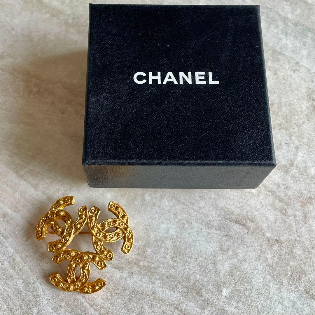 CHANEL トリプルココマーク　ブローチ タグ付き