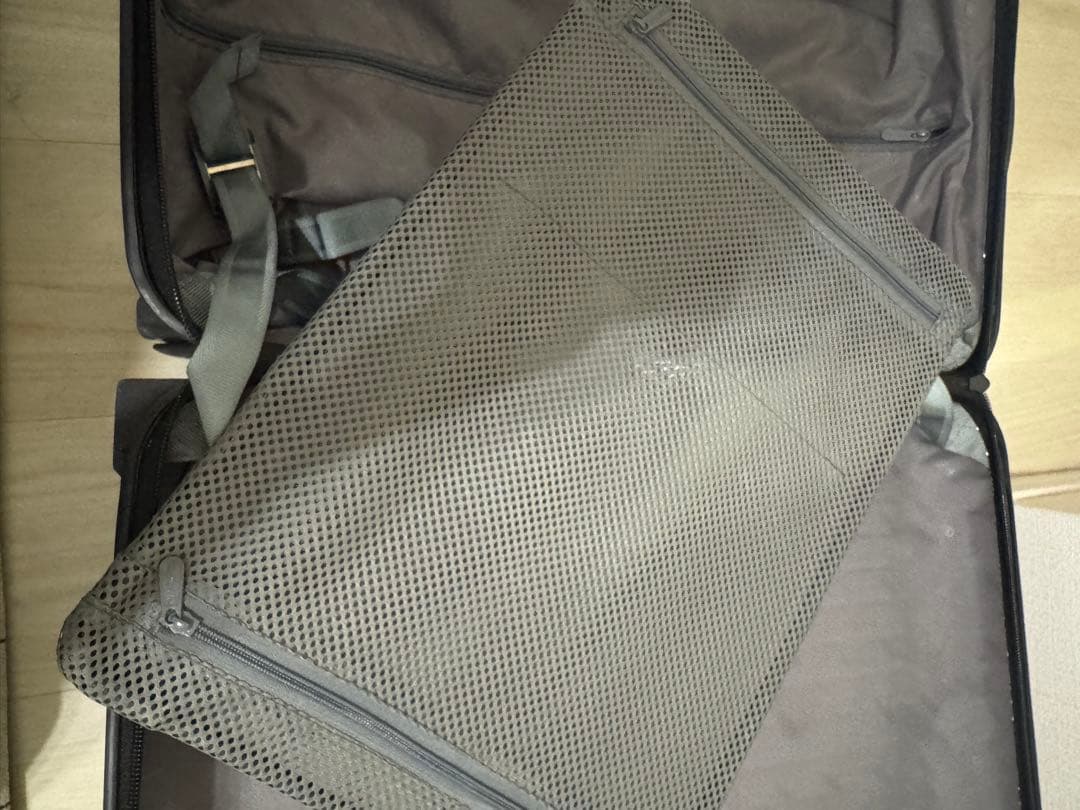 リモワ　SALSA サルサ　32〜35リットル　ブラック