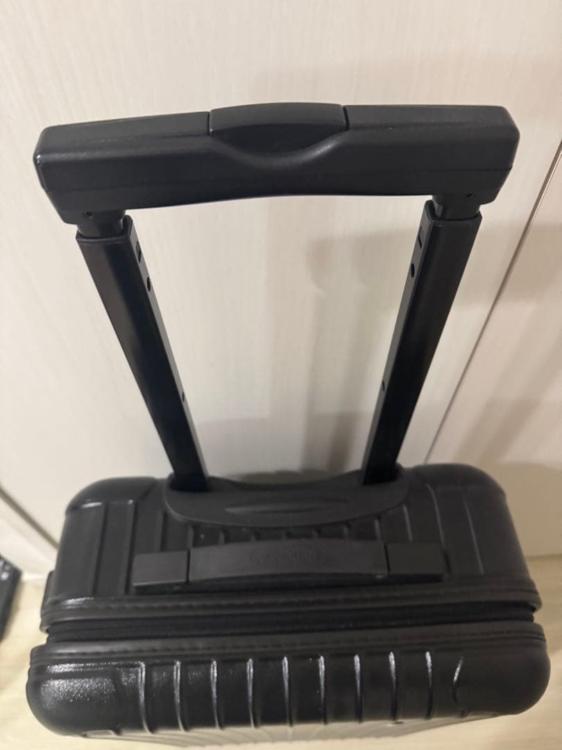 リモワ　SALSA サルサ　32〜35リットル　ブラック