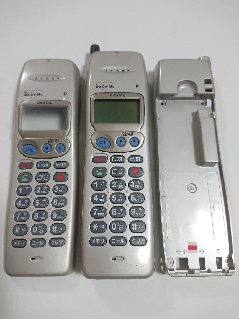 【平成レトロ】ドコモガラケー ドコモP101 シャンパンゴールド 予備パーツ付き